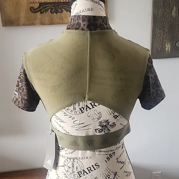 🔆Adidas Camo Crop Zip Tee🔆 - Picture 3 of 5